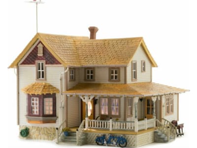 WOOBR5046 HO Built-Up Corner Porch House