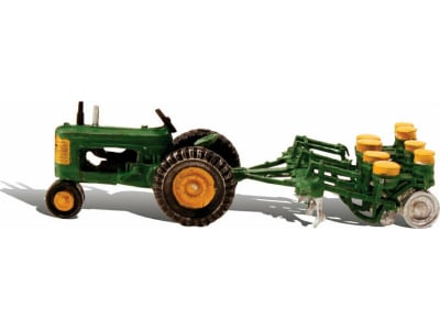 WOOAS5565 HO Tractor and Planter