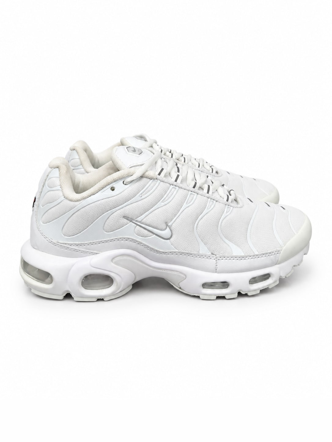 NIKE AIR MAX PLUS — WHITE / SILVER