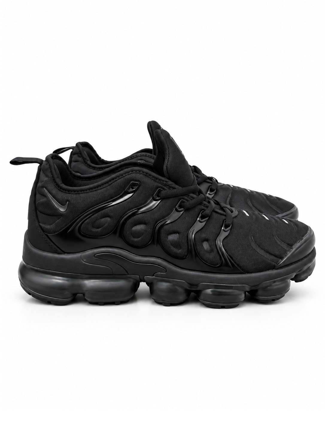 NIKE AIR VAPORMAX PLUS — BLACK