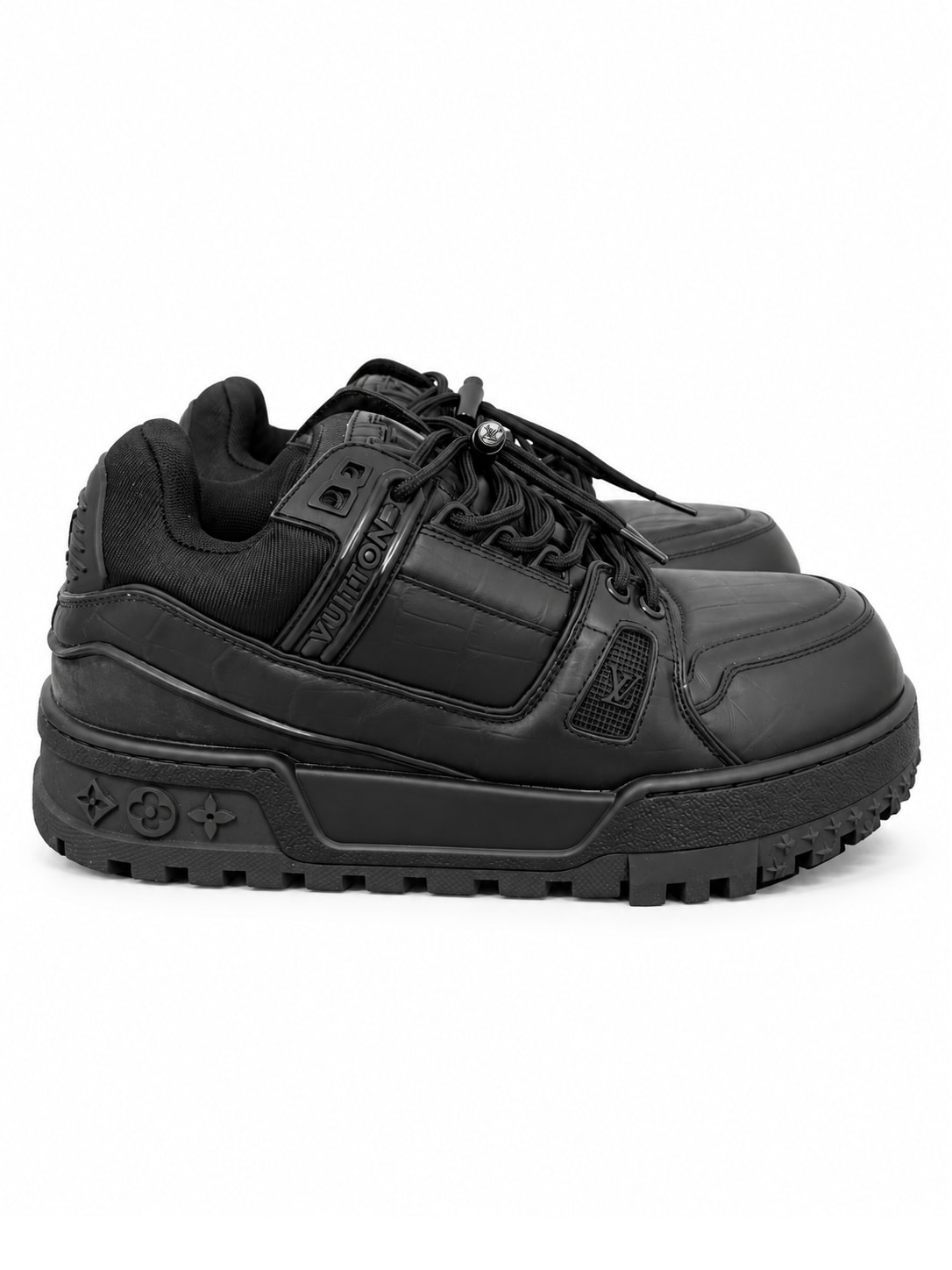 LOUIS VUITTON LV TRAINER SNEAKER — BLACK