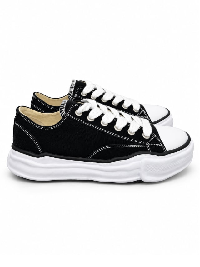 CONVERSE LOW-TOP SNEAKERS — BLACK / WHITE