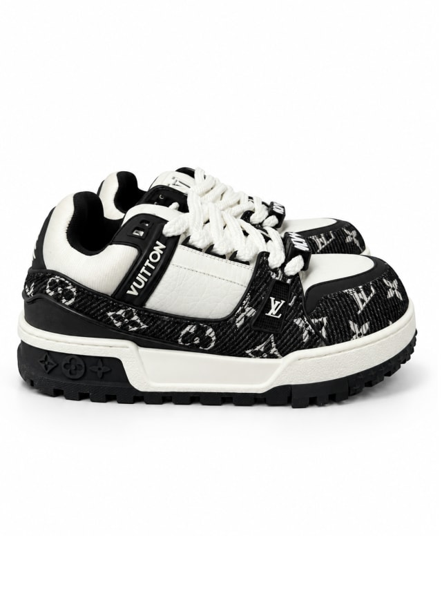 LOUIS VUITTON LV TRAINER SNEAKER — BLACK / WHITE