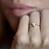 Verlobungsring an welche Hand 4