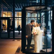 Gewinne mit Geschenkidee einen 25-Euro-Gutschein für deine Hochzeitsnacht - Julius & James Photo