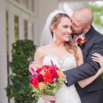 Real Wedding - Kate und Brian's farbenfrohe Hochzeit - Casey Hendrickson Photography 25