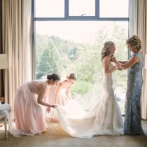 Real Wedding - Gefühlvolle Sommerhochzeit mit Brautjungfern in Rosa - 08