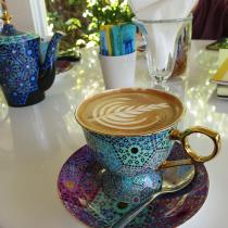 Flitterwochen auf den Malediven Galerie - Entspannen mit einem Cappuccino im Aroma Cafe auf Kandima