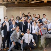 Junggesellenabschied Zweibruecken - feiernde Maenner im Anzug vor Haus - Kaitie Brainerd Photography