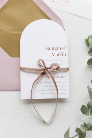 8 Punkte – Das gehört in Eure Einladungskarten - Einladungskarte Stanzung Kupferfolie - Hochzeitsplaza Kartenshop