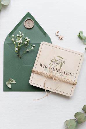 Die schönsten Designs für Hochzeitseinladungen - Einladungskarte Echtholz Olivenblatt - Hochzeitsplaza Kartenshop