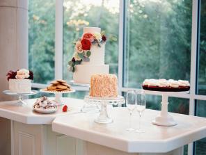 Real Wedding - Malerische Hochzeit in Weinrot - 35