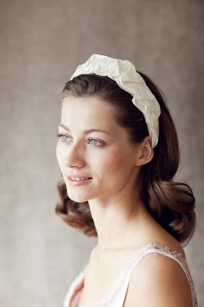 Brautfrisur mittellange Haare - BelleJulieShop via Etsy 10