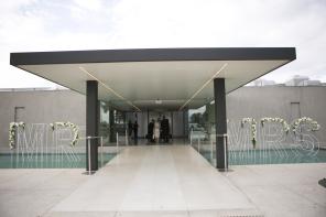 Real Wedding - Moderne Hochzeit in Weiß - 24