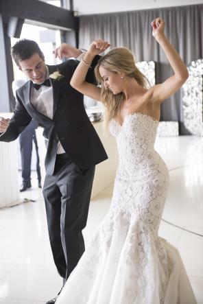 Real Wedding - Moderne Hochzeit in Weiß - 30