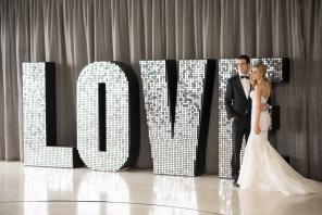 Real Wedding - Moderne Hochzeit in Weiß - 31