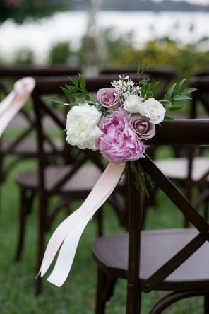 Brautstrauss mit Baendern - Brautstrauß mit Bändern - Corner House Photography