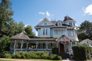 Real Wedding - Stimmungsvolle Gartenhochzeit in Familientradition - Corner House Photography 0