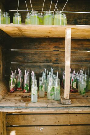 Hochzeitstrends - Greenery Inspirationen für Eure Hochzeit - natural light photo