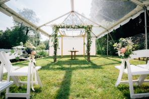 Real Weddings - Ländliche Hochzeit auf dem Familienanwesen - Foto von KetaNuva Studios16
