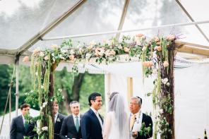 Real Weddings - Ländliche Hochzeit auf dem Familienanwesen - Foto von KetaNuva Studios17
