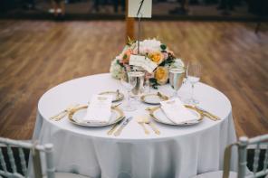 Real Weddings - Ländliche Hochzeit auf dem Familienanwesen - Foto von KetaNuva Studios38