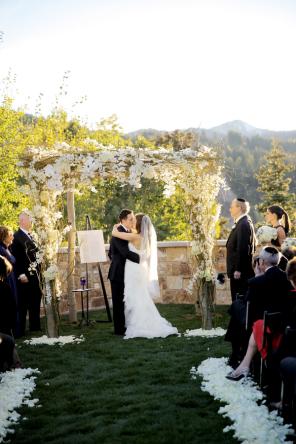 Dekoration der Location - Hochzeitsbogen für einen spektakulären Hintergrund bei Eurer Trauung - 26 Pepper Nix Photography