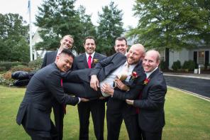 Real Wedding - Kate und Brian's farbenfrohe Hochzeit - Casey Hendrickson Photography 28