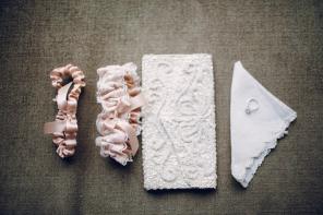 Real Wedding - Gefühlvolle Sommerhochzeit mit Brautjungfern in Rosa - 05