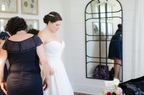 Real Wedding - Glamouröse Frühlingshochzeit in einer historischen Scheune - RiemenschnitterRosser Heather Marie Photography