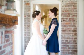 Real Wedding - Glamouröse Frühlingshochzeit in einer historischen Scheune - RiemenschnitterRosser Heather Marie Photography