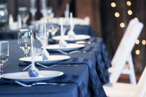 Real Wedding - Glamouröse Frühlingshochzeit in einer historischen Scheune - RiemenschnitterRosser Heather Marie Photography