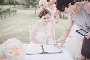 Real Wedding - Romantische Hochzeit auf einem Weingut in Neuseeland - LEVIEN & LENS PHOTOGRAPHY33