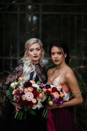 Real Wedding - Eine Vintage Gothic Hochzeit zum 10. Hochzeitstag - Sarah Bradshaw Photography23