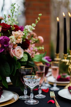 Real Wedding - Eine Vintage Gothic Hochzeit zum 10. Hochzeitstag - Sarah Bradshaw Photography56