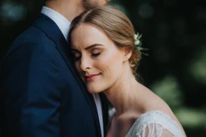 Real Wedding - Romantische Farmhochzeit in Schweden - Loke Roos Photography (39)