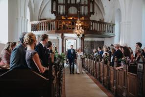 Real Wedding - Romantische Farmhochzeit in Schweden - Loke Roos Photography (67)