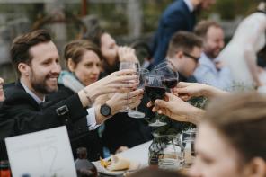 Real Wedding - Amys und Bronson mediterran schicke Hochzeit  - Oli Sansom Weddings   (115)