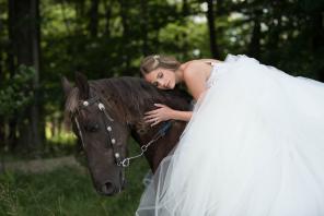 Styled Shoot - Märchenhafte Hochzeitsinspiration mit Pferd - Love Is All You Need Photography(32)