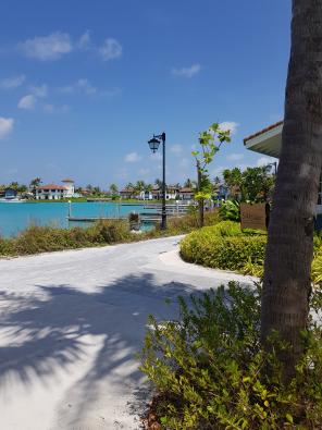 Flitterwochen auf den Malediven Galerie - Ankunfbereich mit Speedboats beim SAii Lagoon