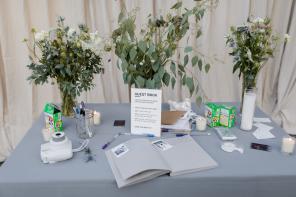 Real Wedding = Sommerliche BBQ-Hochzeit im Innenhof = 40KaitieBrainerdPhotography