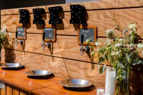 Real Wedding = Sommerliche BBQ-Hochzeit im Innenhof = 53KaitieBrainerdPhotography