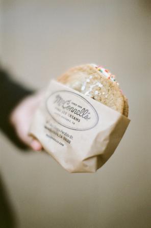 Real Wedding = Sommerliche BBQ-Hochzeit im Innenhof = 57KaitieBrainerdPhotography