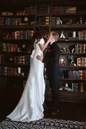 Real Wedding - Hochzeit im Winter mit Schnee und Hunden - Larson Photo Co 13