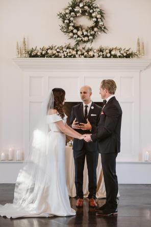 Real Wedding - Hochzeit im Winter mit Schnee und Hunden - Larson Photo Co 27