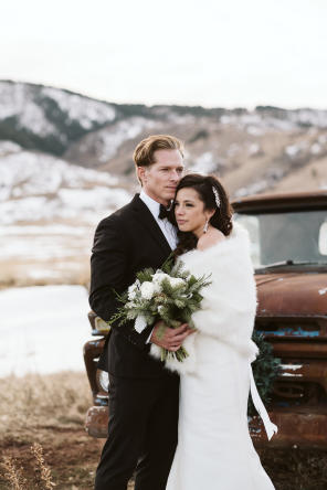 Real Wedding - Hochzeit im Winter mit Schnee und Hunden - Larson Photo Co 36
