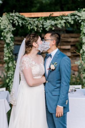 Real Wedding = DIY-Hochzeit in der Pandemie zu Hause = 29Lauren Baker Photography