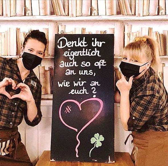 Mitarbeiter-Motivation in der Krise - trotz 39% Umsatzrückgang mit Vertrauen und Sicherheit durch die Pandemie / Für Beschäftigte in der Gastronomie ist der Lockdown besonders belastend / Jeder sehnt sich nach einem Restart. Auch die Belegschaft von Mitchells & Butlers. Sie bleibt mit viel Engagement über regelmäßige Posts auf den sozialen Kanälen mit ihren Gästen in Kontakt.