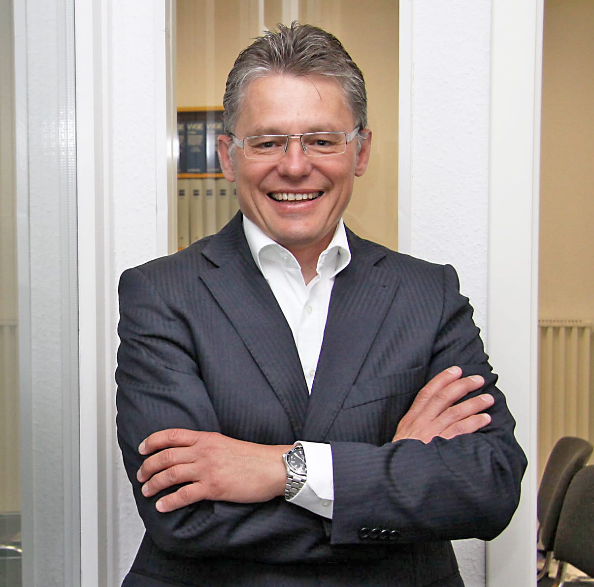 Rechtslage zur aktuellen Impfdebatte in der Politik – ETL-Rechtsexperte Dr. Uwe Schlegel: “Es gibt gar keine Sonderrechte für Geimpfte!”