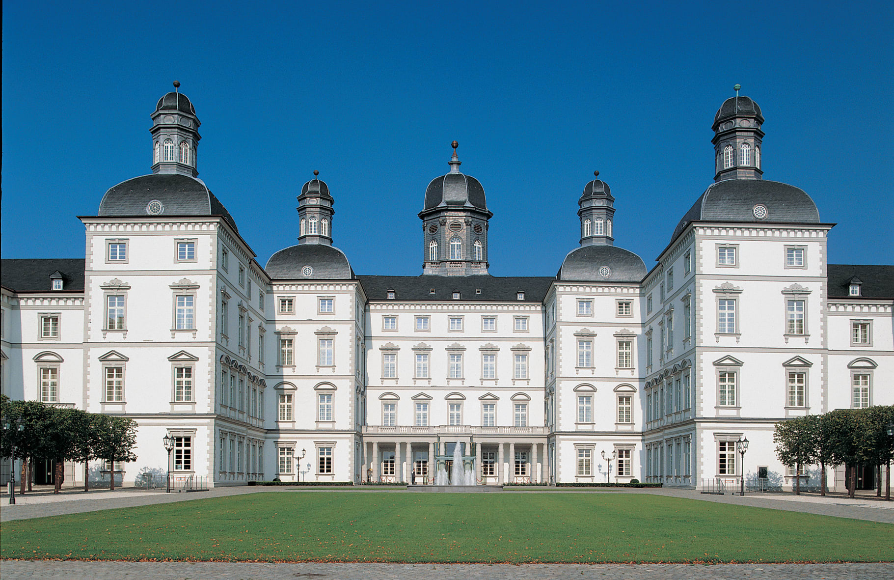 Führungswechsel im Althoff Grandhotel Schloss Bensberg: Matthias Kienzle wird Hoteldirektor – Natalia Ducarroz-Schmitt übernimmt seine Stellvertretung